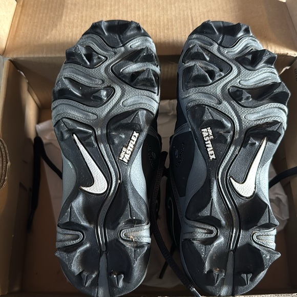 Nike Alpha Menace 3 Shark
Little/Big Kids' Football Cleats (Wide) - Picture 3 of 3